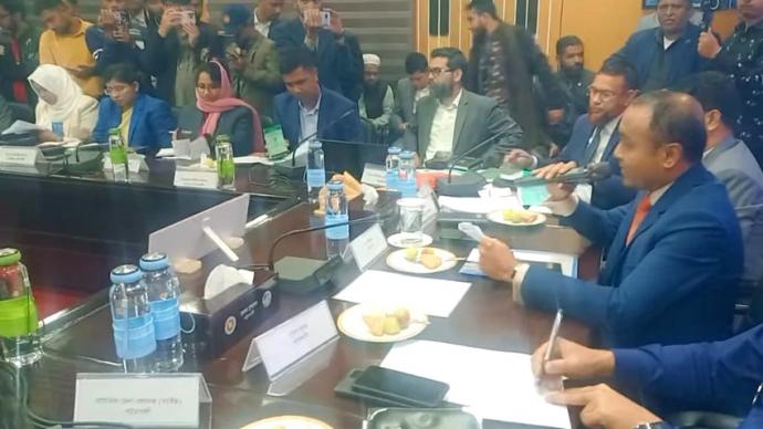 পটুয়াখালীতে আনন্দঘন পরিবেশে ৪ আসনে ১৯ জন প্রার্থীর মধ্যে প্রতীক বরাদ্দ