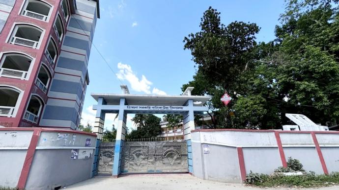 ডিমলায় নারী শিক্ষার্থীদের কান ধরে উঠবস করালেন শিক্ষক